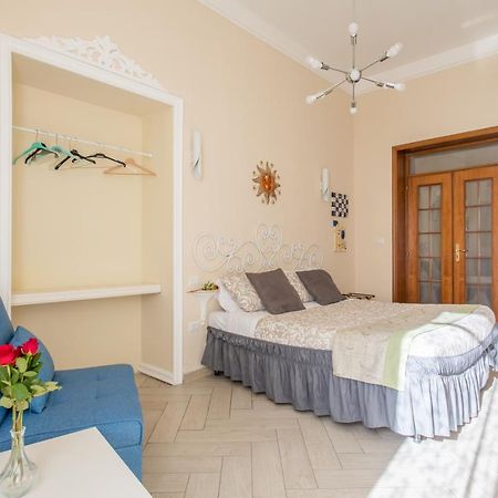 نابولي Residence Appartamenti Santa Teresa A Chiaia المظهر الخارجي الصورة