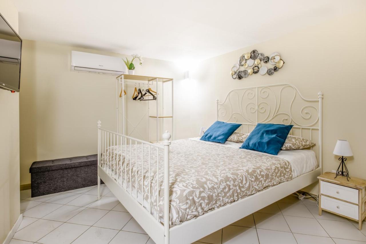 نابولي Residence Appartamenti Santa Teresa A Chiaia المظهر الخارجي الصورة